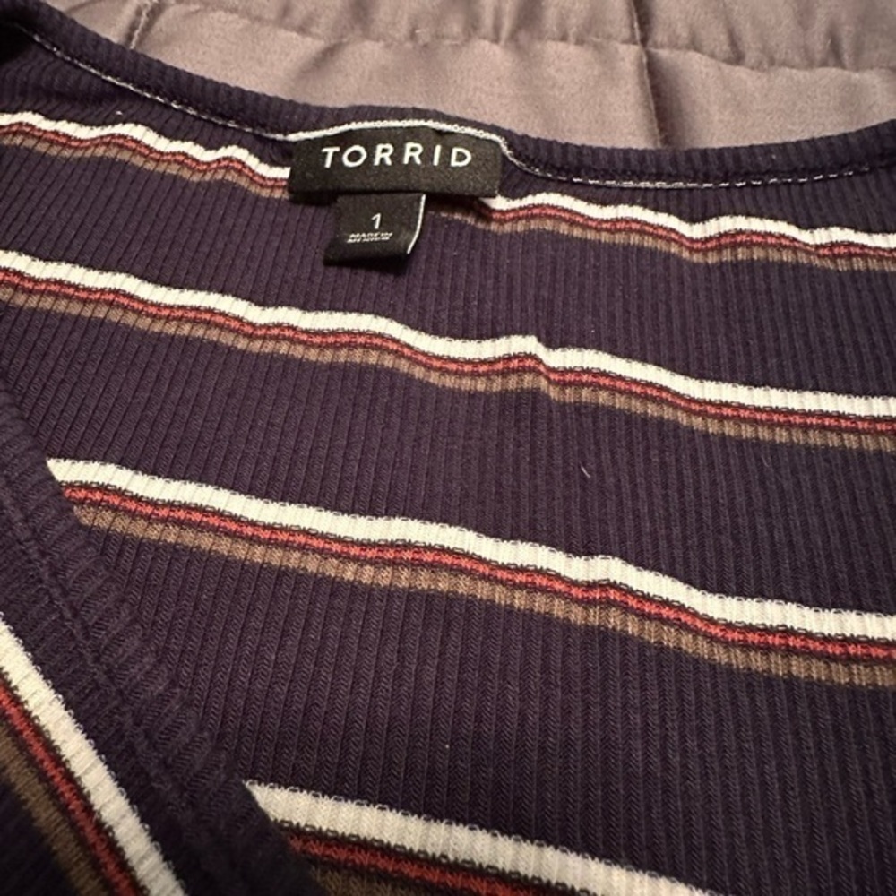 Torrid Super Soft Tee W/Sliiming Lines - Size 1 -… - image 2